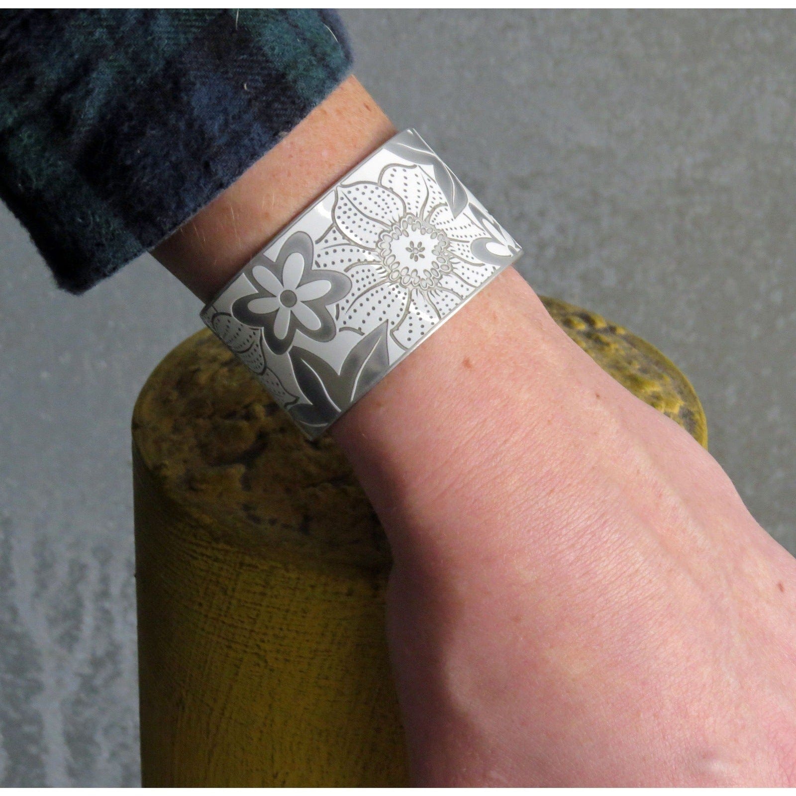 Cuffs - Porsche Flower Cuff